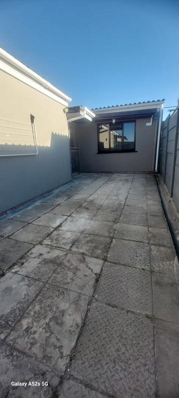 To Let 1 Bedroom Property for Rent in Heathfield Western Cape